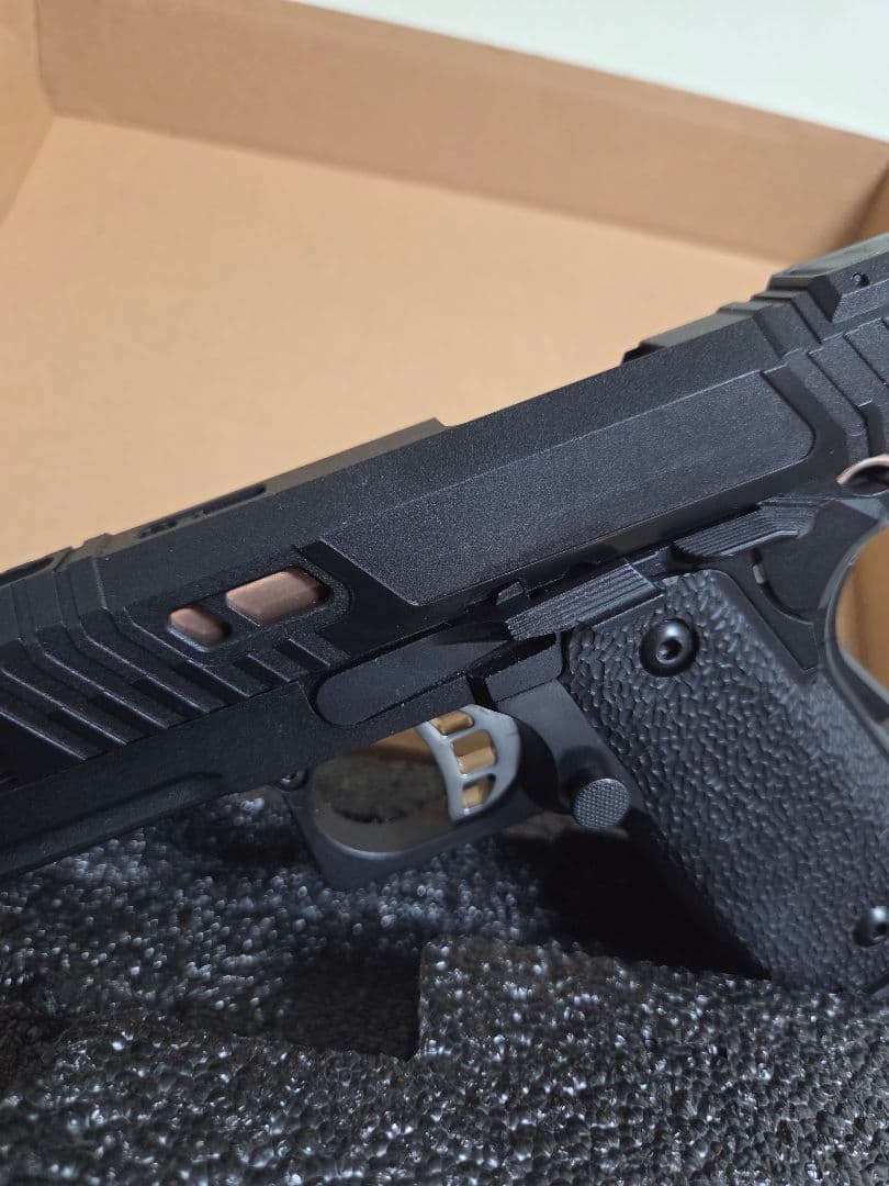 誠*様 ジョンウィックビットバイパー ガスガン ブラック マガジン3本付き