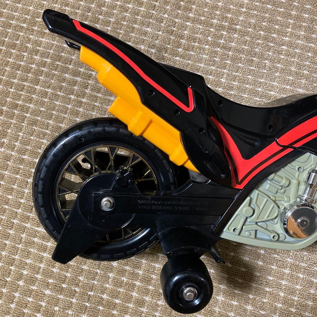 バンダイ 仮面ライダークウガ 乗用バイク ビートチェイサー2000 三輪車当時物