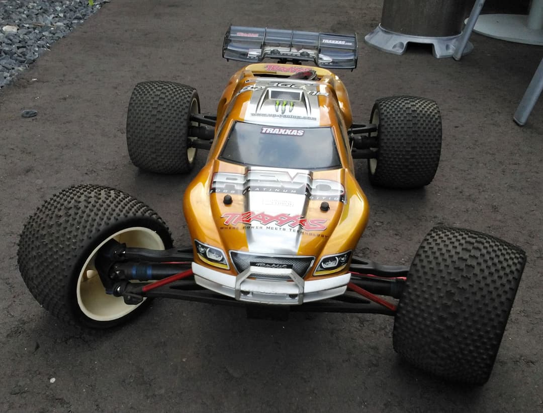 TRAXXAS REVO 3.3 トラクサスレボ　改造多数　希少　お買い得