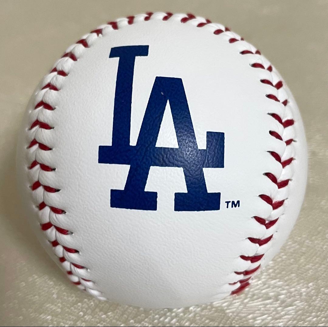 2025年ロサンゼルス・ドジャース 59FIFTY キャップ とボール