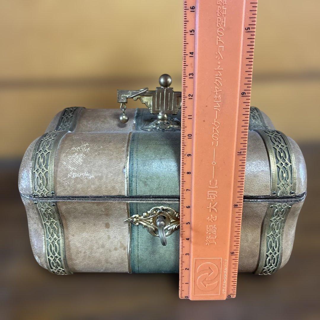 イギリス製　宝石箱　アンティーク　レザー収納　ボックス　鍵つき