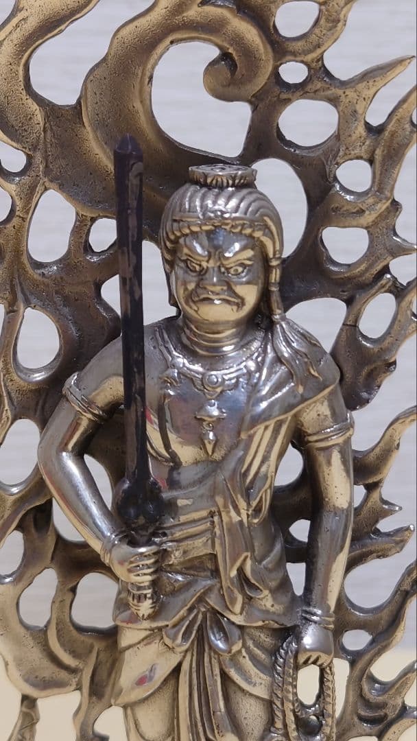 銀製　不動明王像　秀雲銘　279g