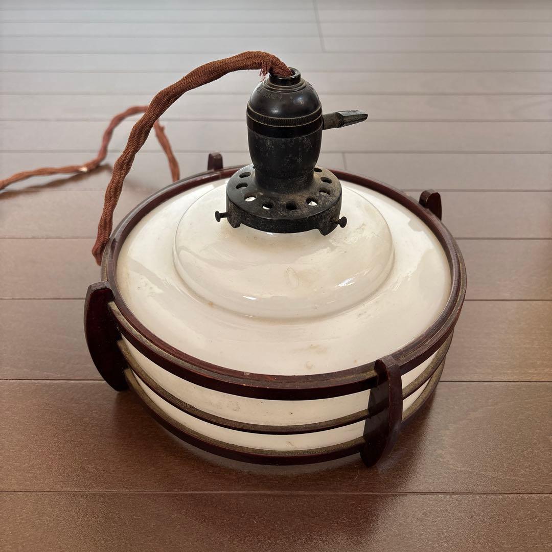 昭和レトロ　電気笠　電笠　ミルクガラス　ミルクシェード　乳白色 吊し照明