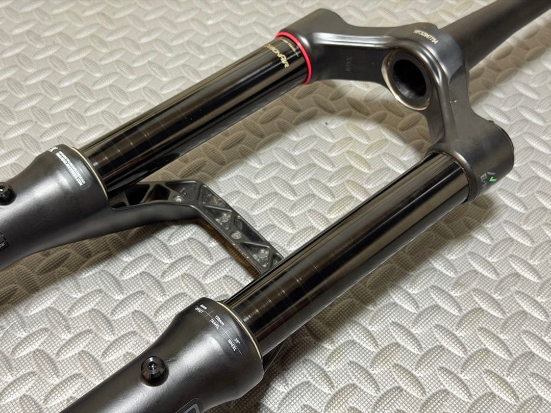 ROCKSHOX ZEB Select 29インチ 170mm