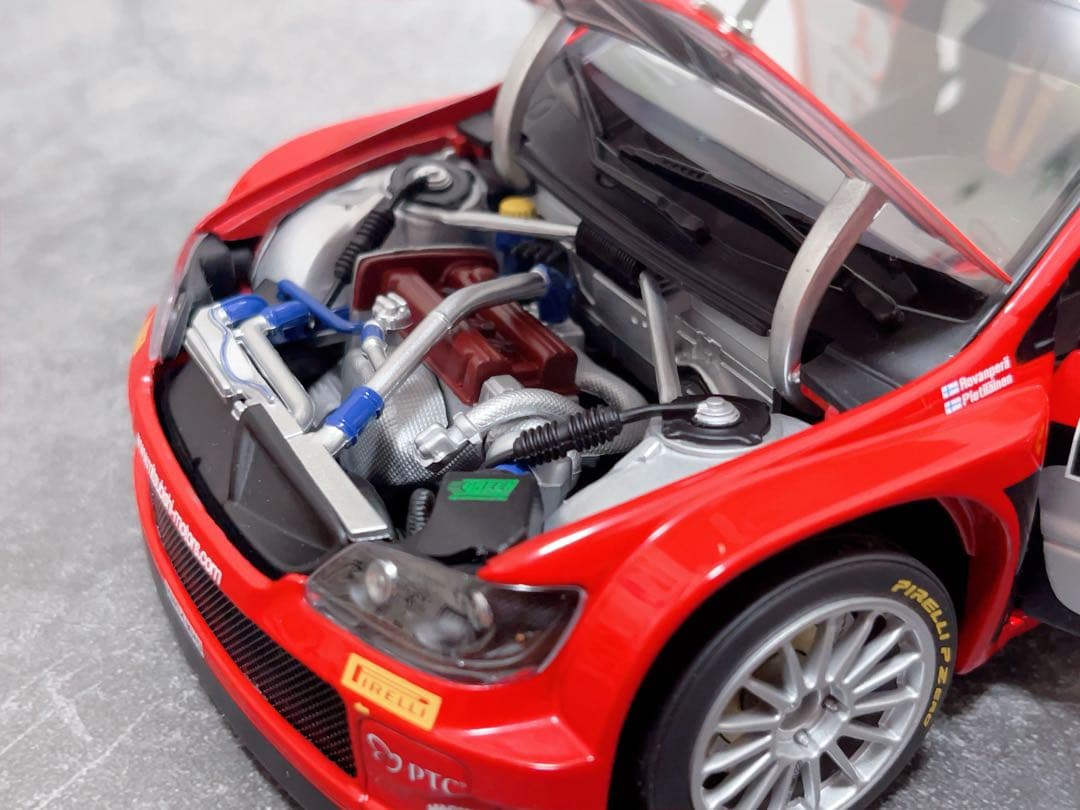 オートアート1/18 三菱ランサー WRC05 ロバンペラ #9