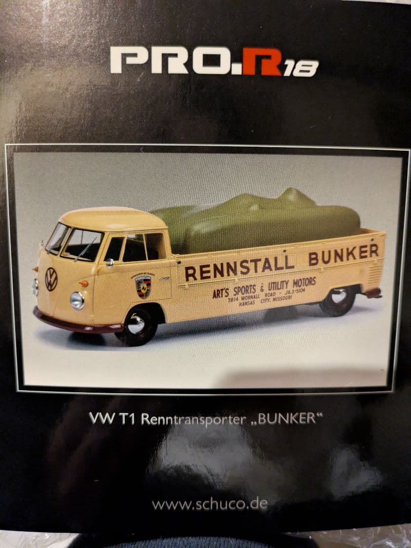 # 1/18 ミニカー　フォルクスワーゲン　T1 トランスポーター　箱破れあり