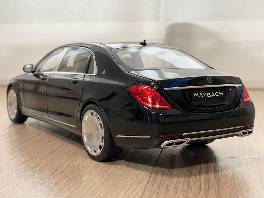 メルセデス マイバッハ S650 1/18 黒メタリック
