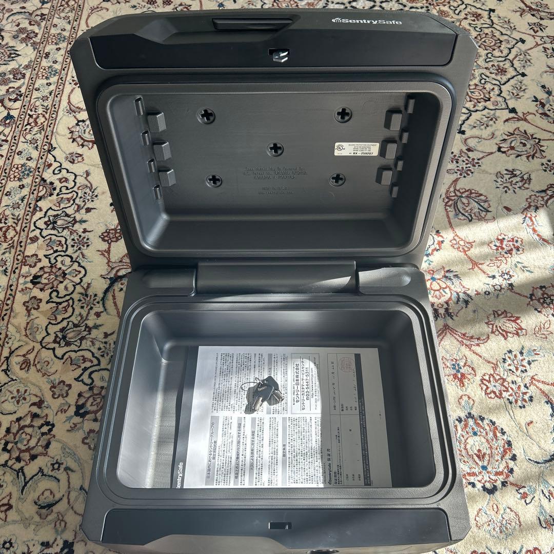 新品セントリーセーSentrySafe CFW30200ポータブル金庫10.2L