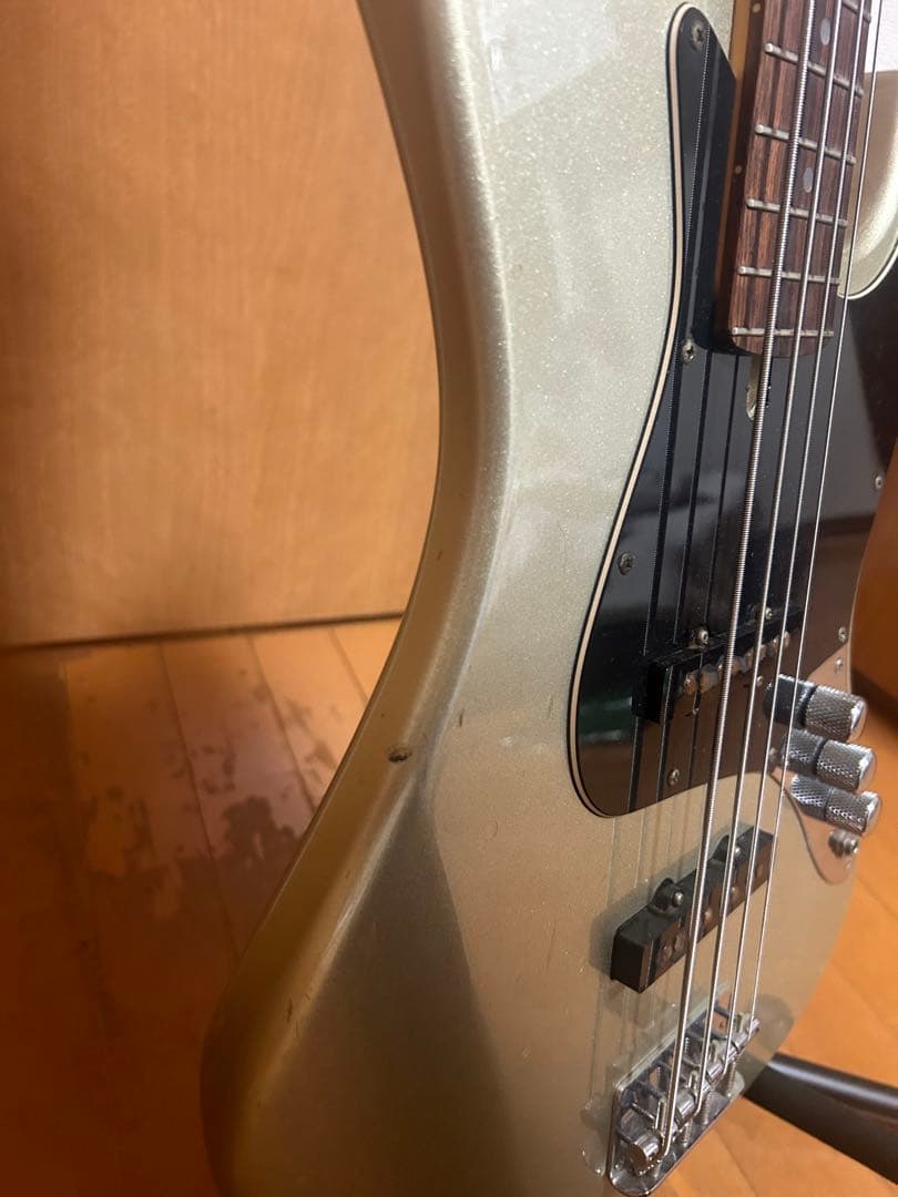 Brian by Bacchus バッカス　ゴールド ジャズベースタイプ