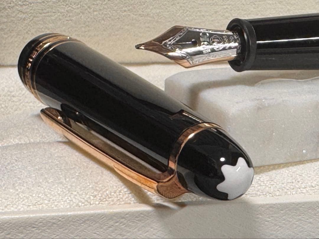 【新品未使用】モンブランローズゴールドコートマイスターシュテュック145 万年筆