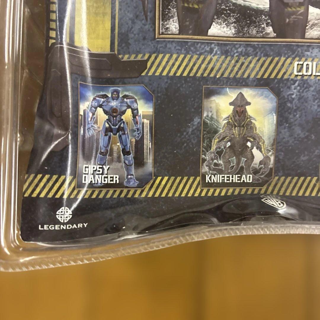 特撮 PACIFIC RIM GIPSY DANGER & LEATHERBACK