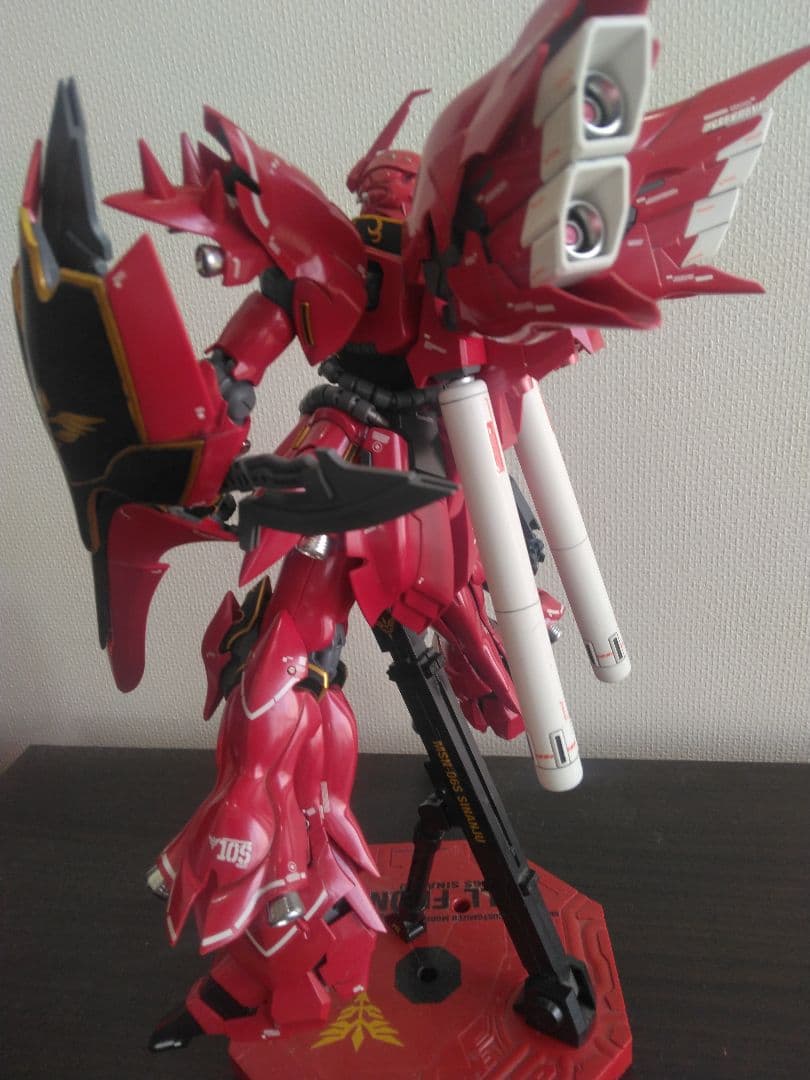 ガンプラ　MG シナンジュ 全塗装完成品　バズーカ　専用台座付