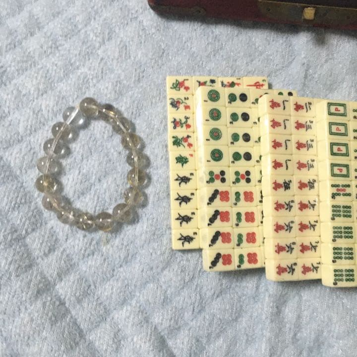 新品ですが、自宅保存の為、箱がやや汚れあり