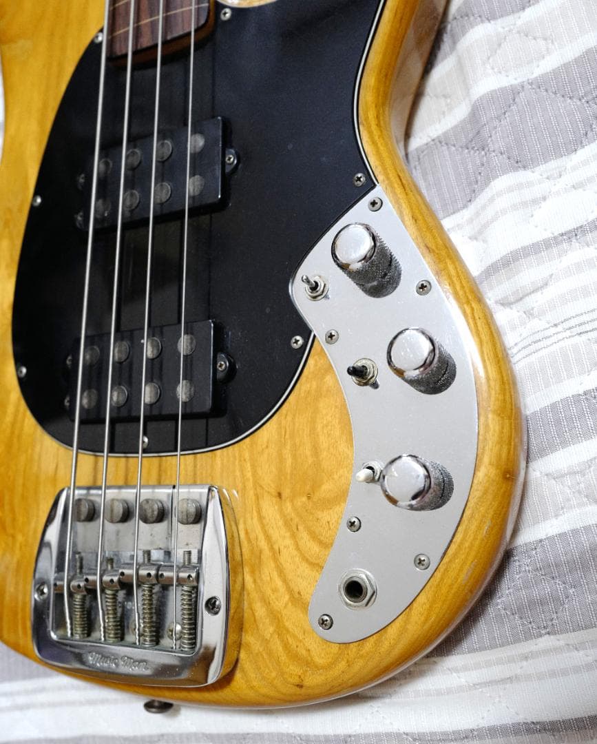 限定！【プレアーニー】MusicMan Sabre Fretless