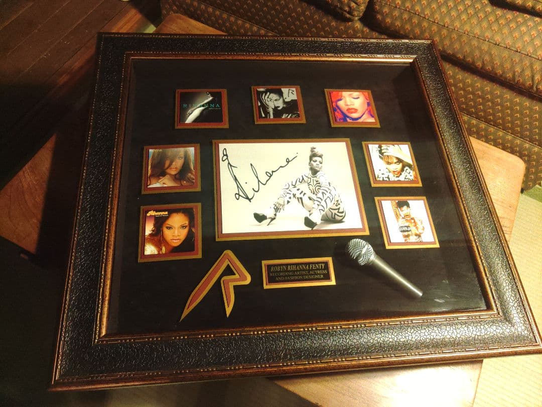 激レア　Rihanna サイン入りアートフレーム　リアーナ　希少　記念品