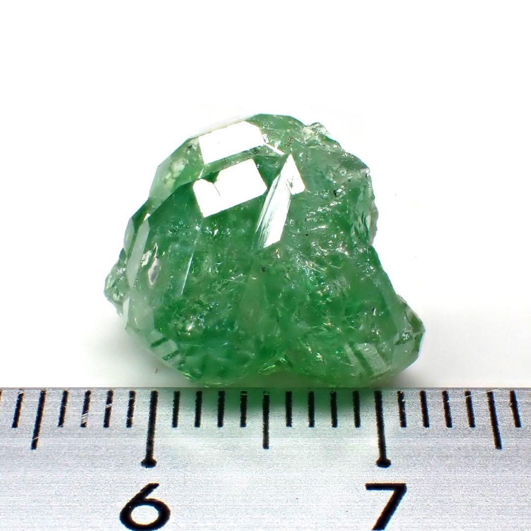 【タンザニア産】グロッシュラーガーネット(ツァボライト)