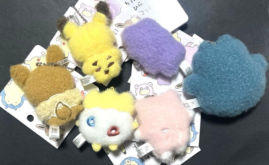 ほわほわてのひらマスコット　ピカチュウ ヤドンメタモンカビゴンイーブイトゲピー