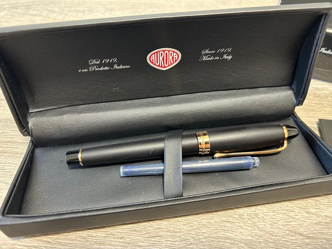 Aurora イプシロン・サテン・ローズゴールド万年筆　ブラック　B10-PN