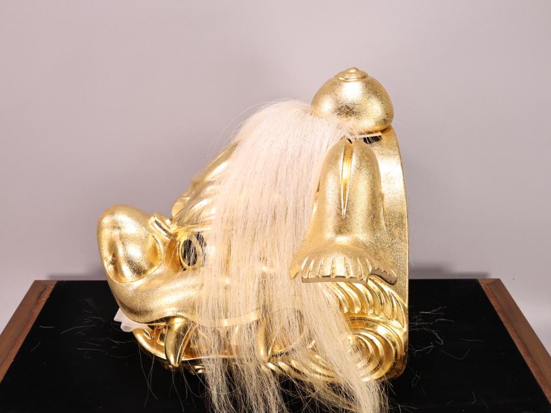 BK193　井波彫刻　名工　横山白汀　晩年作　「 金獅子 」　木彫　高さ34㎝