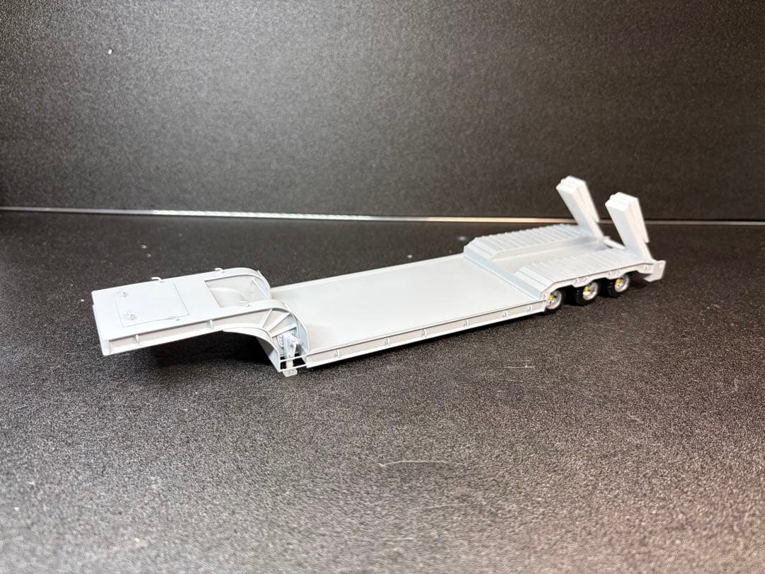 ブルーリボン　1/50 3軸低床トレーラー自動あゆみ付 重機 建機