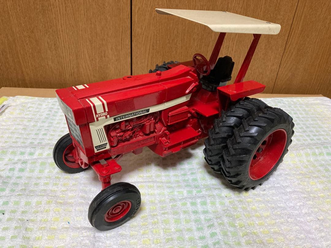 ERTL インターナショナル　トラクター