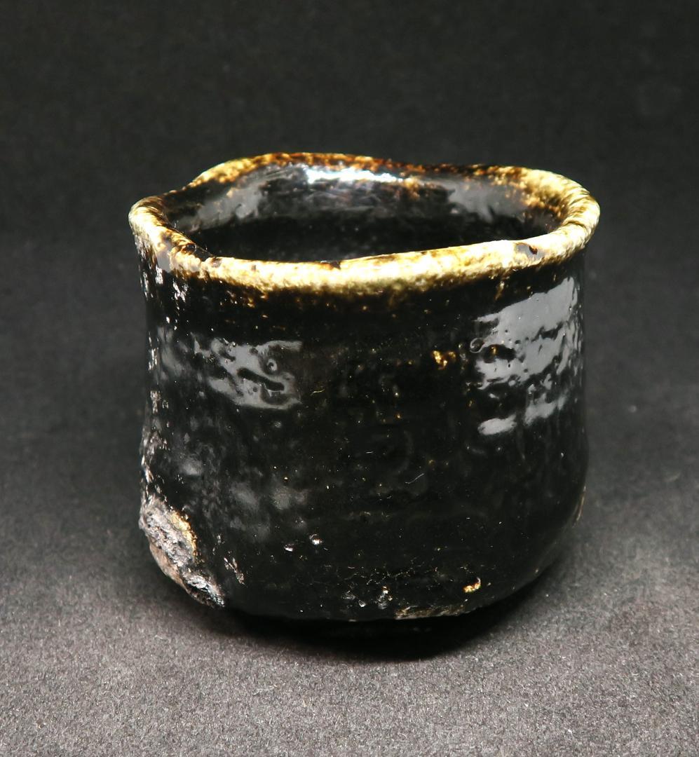 ぐい吞み（酒杯・お猪口）作家物　青木克之作　引き手　信楽穴窯