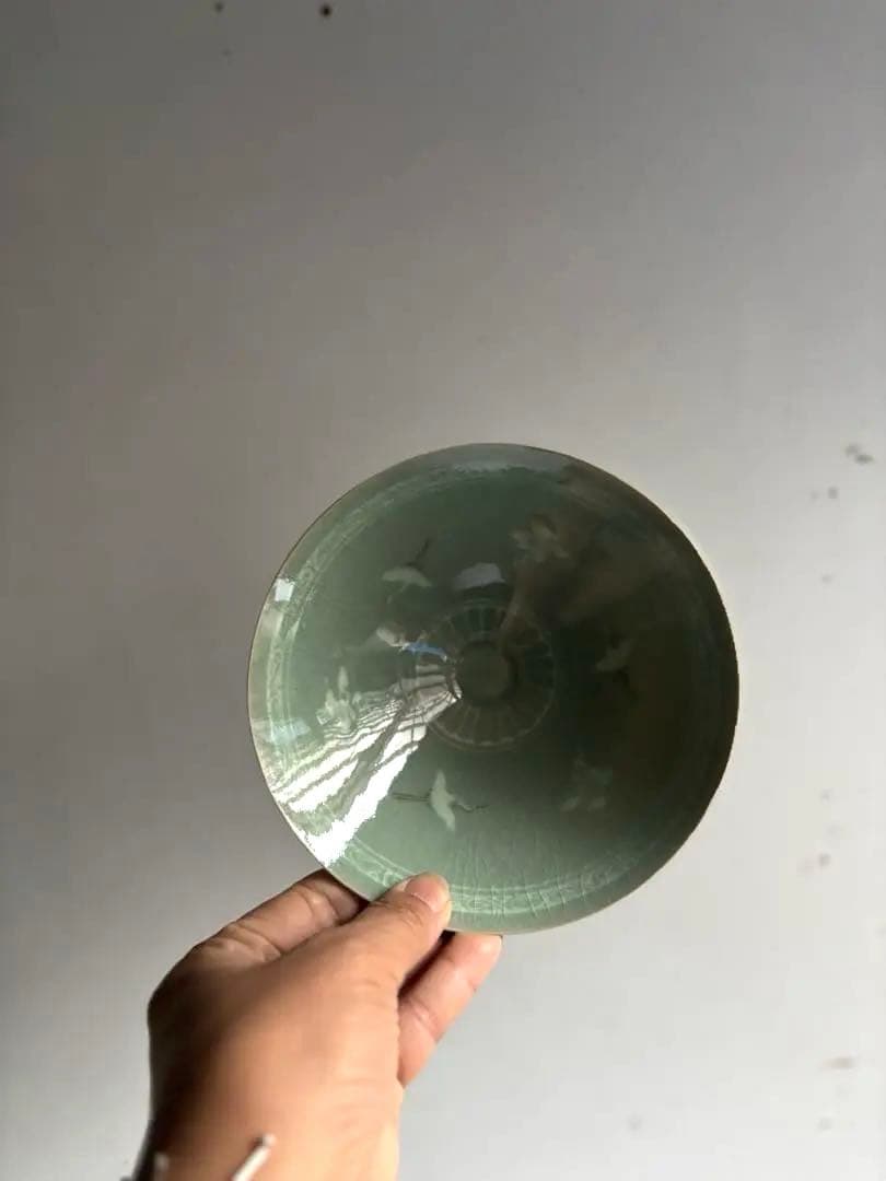 885 未使用 青磁象嵌雲鶴紋平茶碗 人間文化財 陶芸家 柳海剛作 韓国 茶道