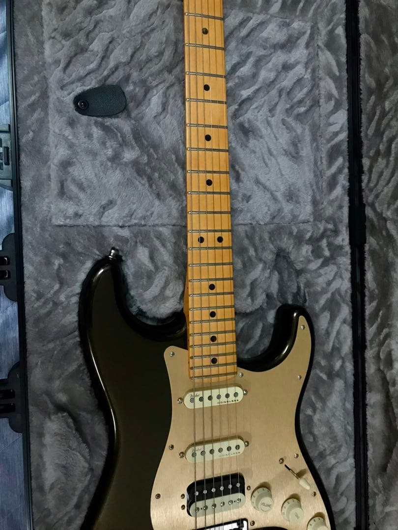 フェンダー American Ultra Stratocaster HSS