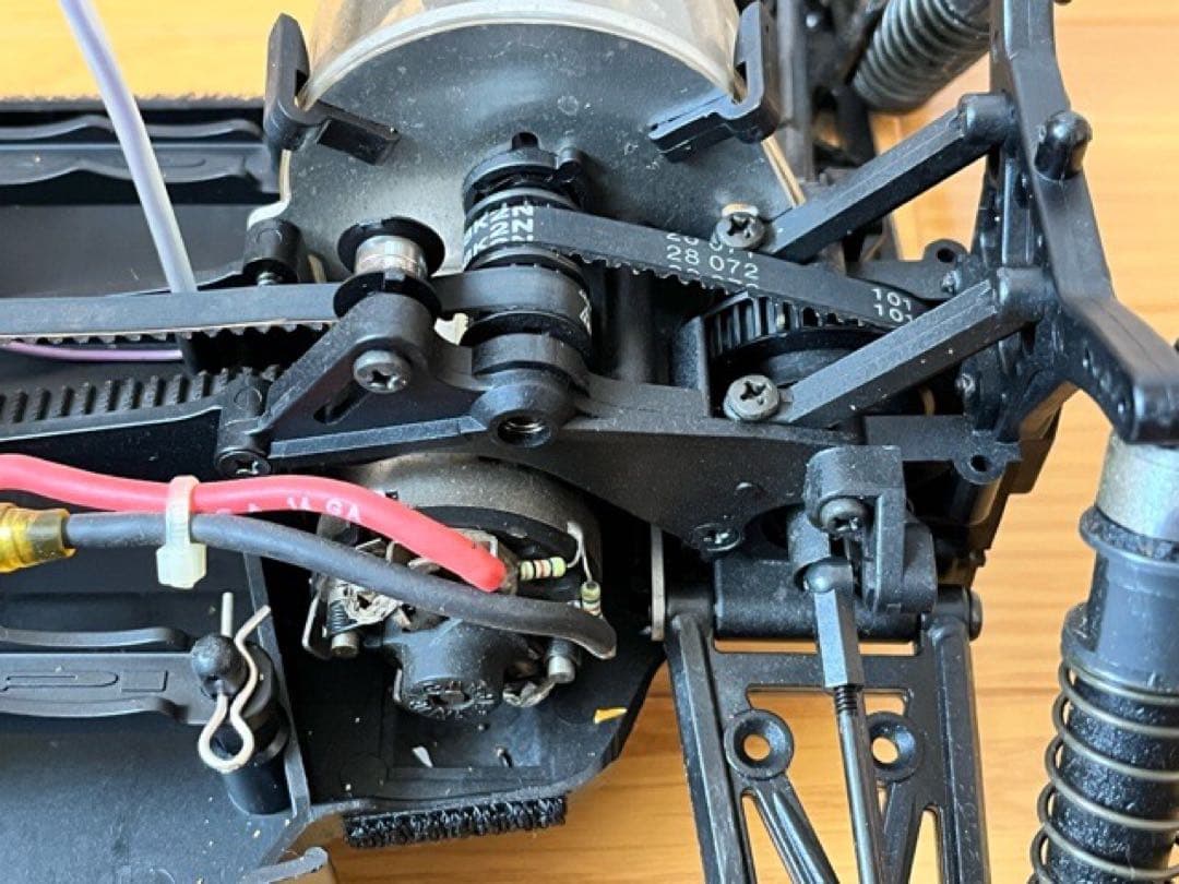 HPI RS4 AWDモンスタートラック メカ搭載済み