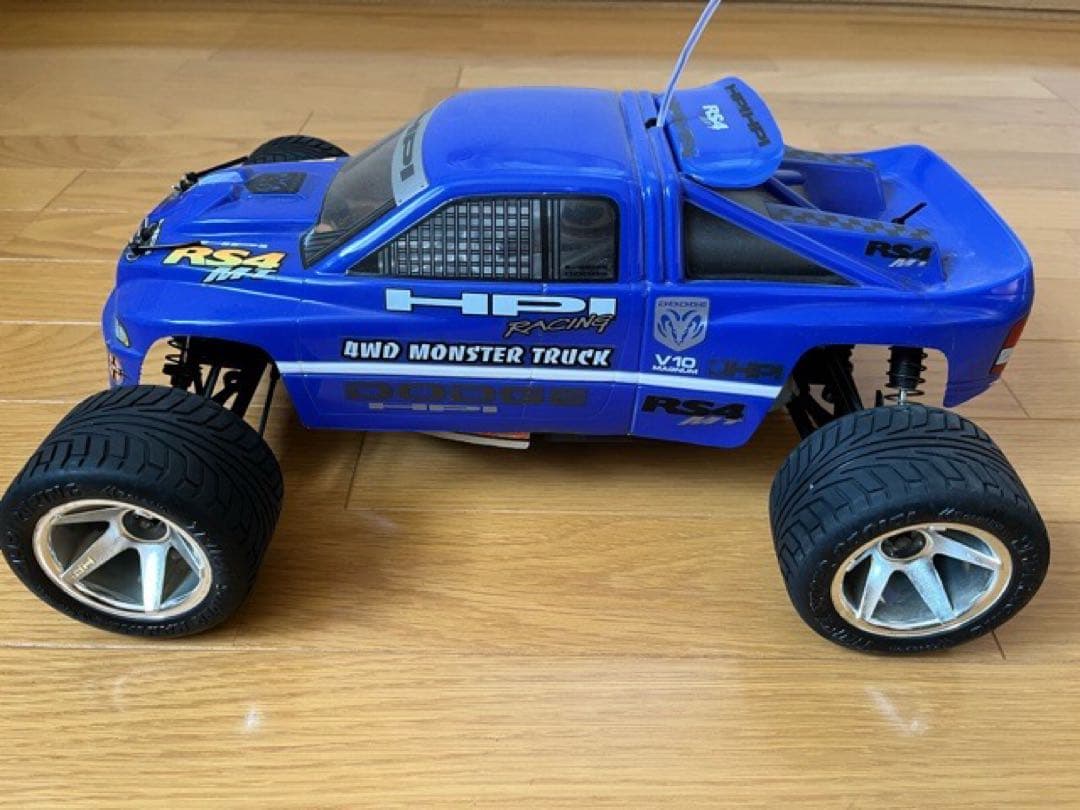 HPI RS4 AWDモンスタートラック メカ搭載済み