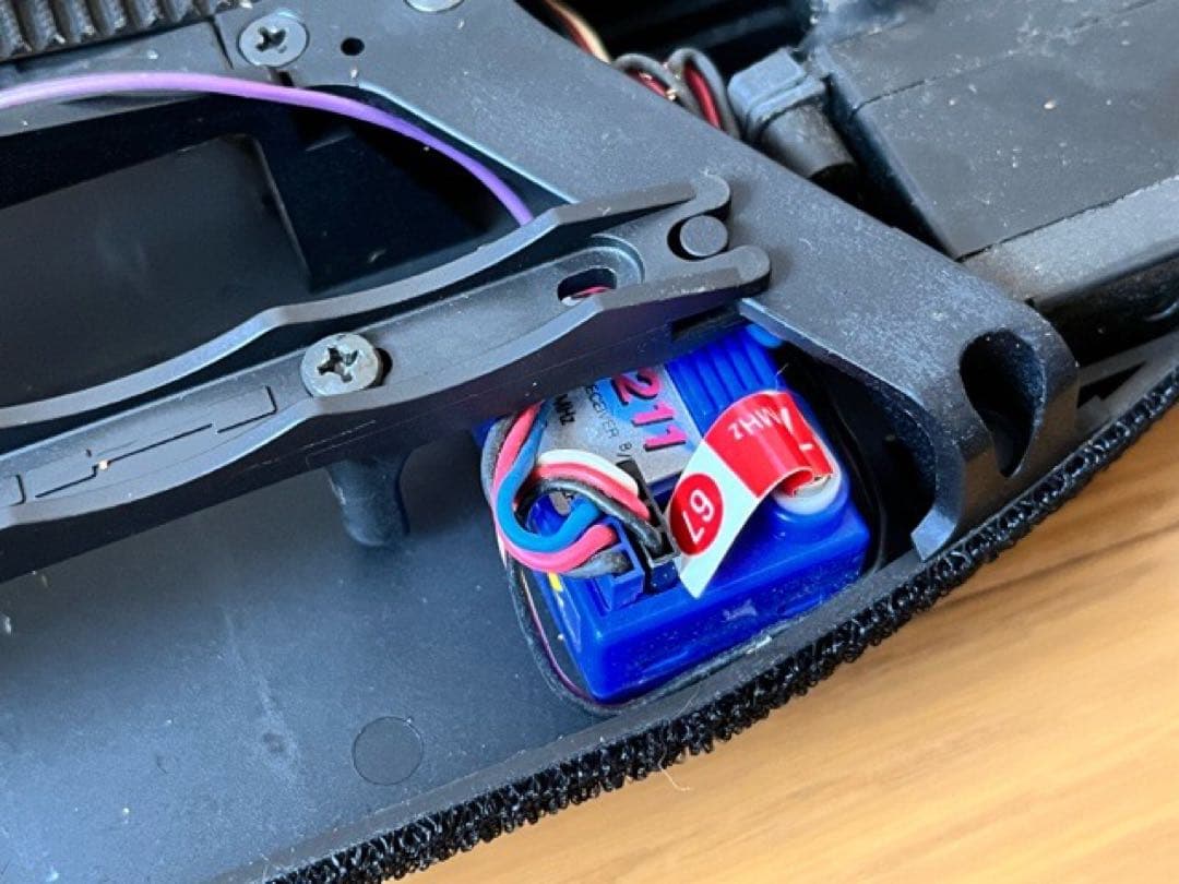 HPI RS4 AWDモンスタートラック メカ搭載済み