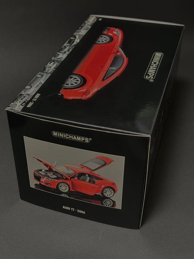 Audi TT ミニカー 赤　箱入り　1/18 MINICHAMPS