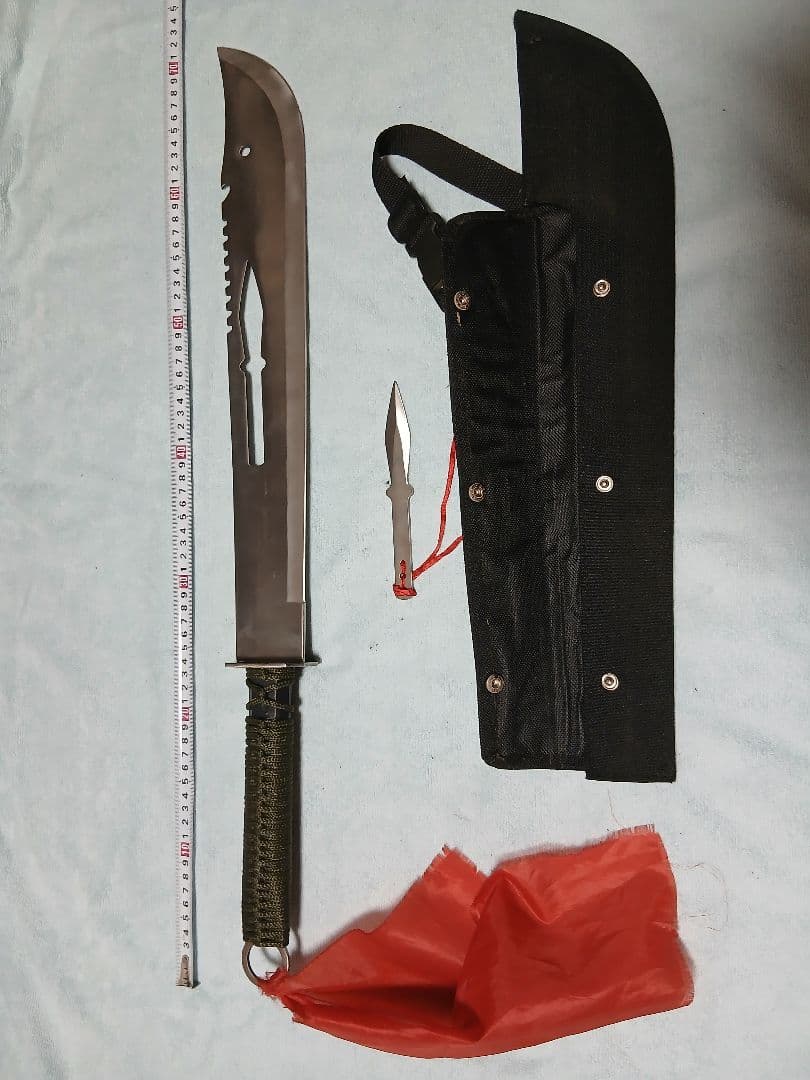 鋸刃付き刀 約60cm 黒い鞘付き