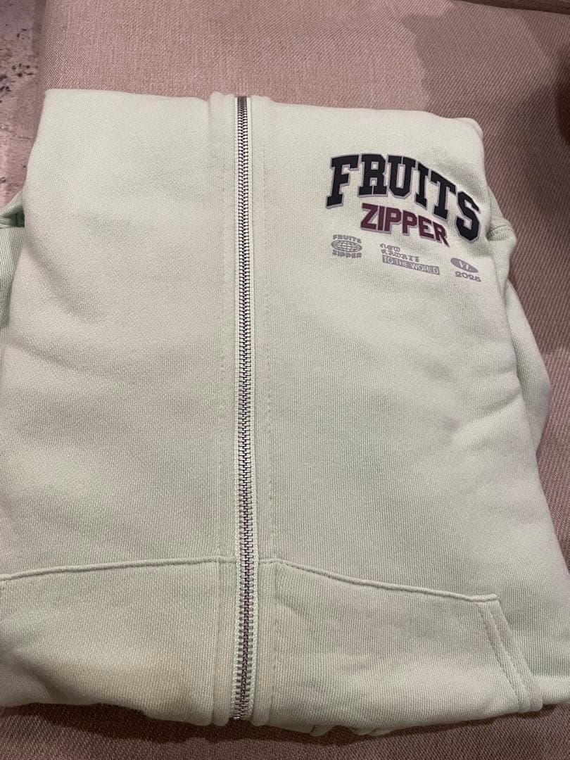 フルーツジッパー　パーカー　櫻井優衣　グッズ
