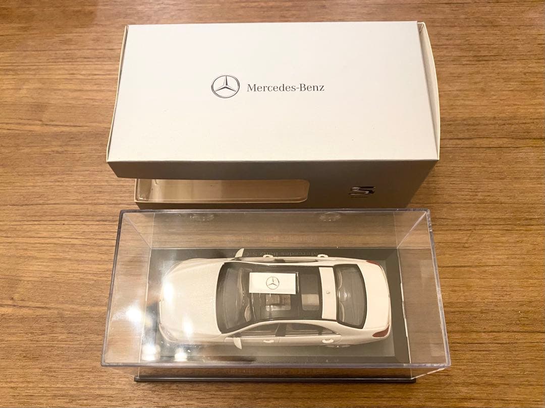中古品 1/43 メルセデスベンツ純正 シュコー メルセデスベンツ Sクラス 白