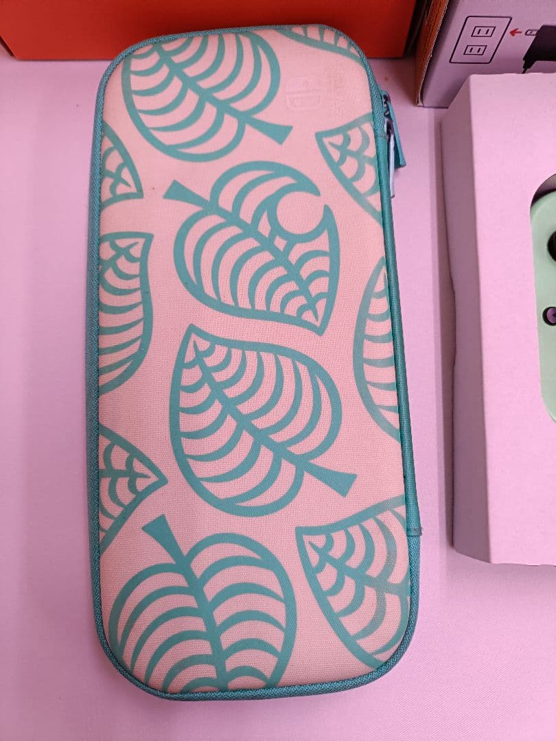 あつまれ どうぶつの森デザインのNintendo Switch本体