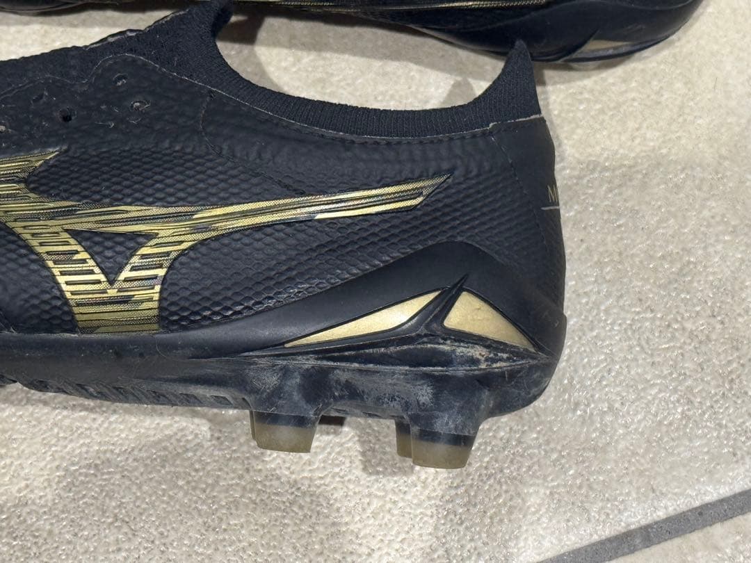 モレリア NEO 4 β ミズノ　サッカースパイク　24センチ　中古