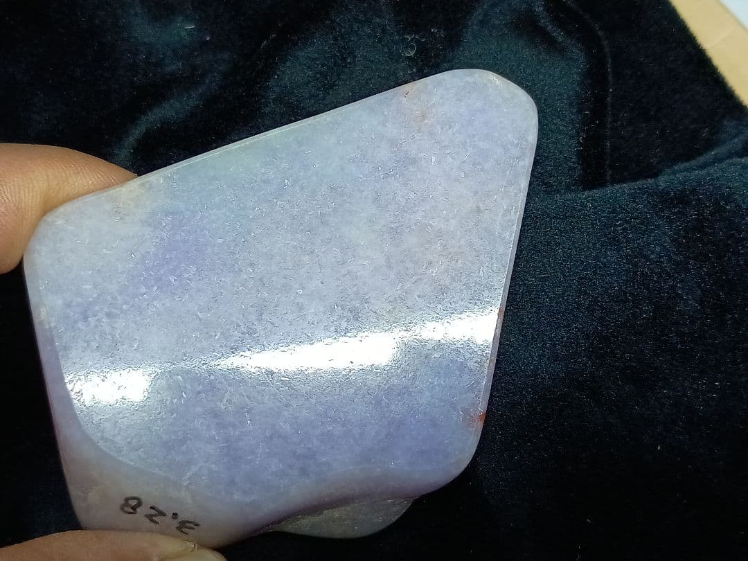 ミャンマー産ラベンダーヒスイ