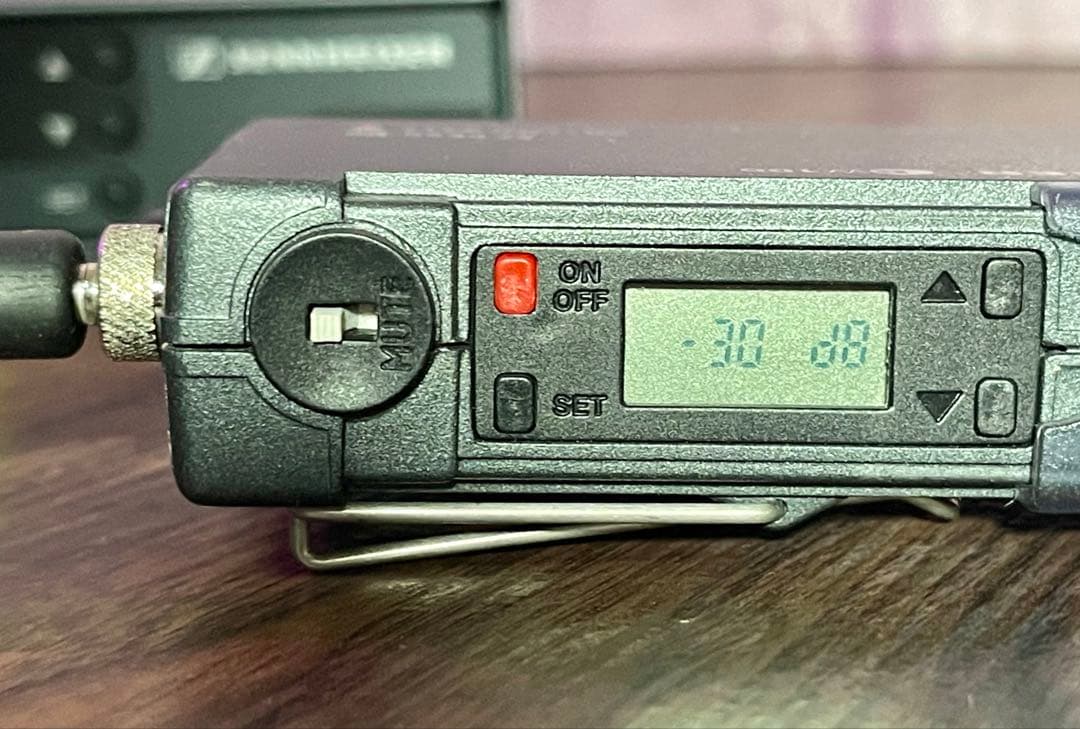 ⑥Sennheiser EW100 B帯 ワイヤレスシステム ラベリアマイク付き