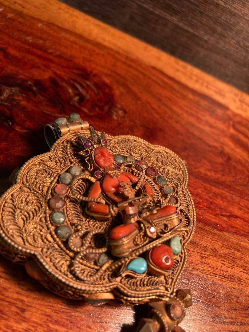 ガウ（Ghau） 仏像細工 チベット密教88g ネパール製