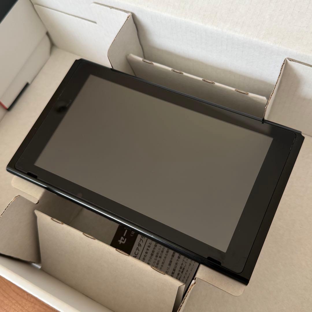 Nintendo Switch 本体 + 付属品 初期化済み