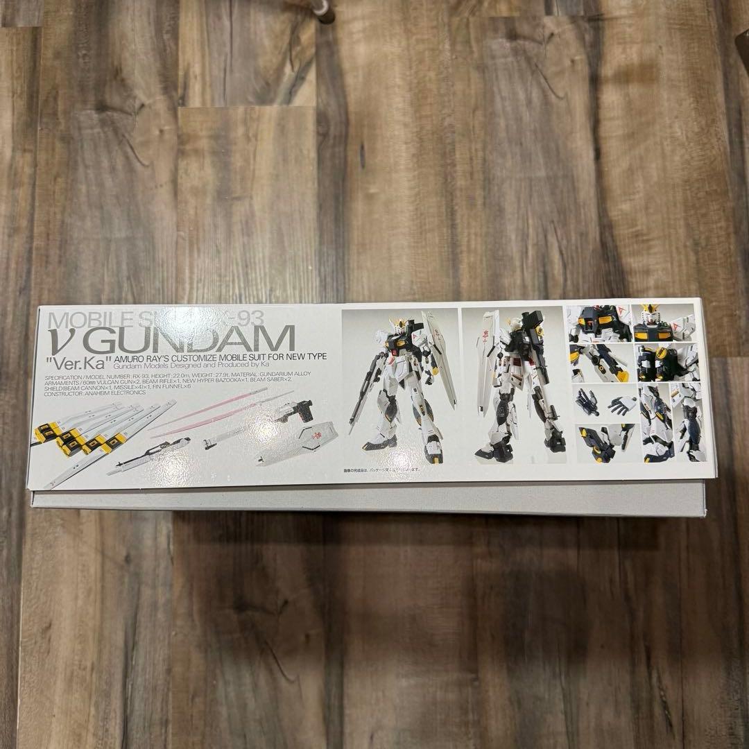 未使用品 1/100 MG RX-93 νガンダム ver.KA ニューガンダム