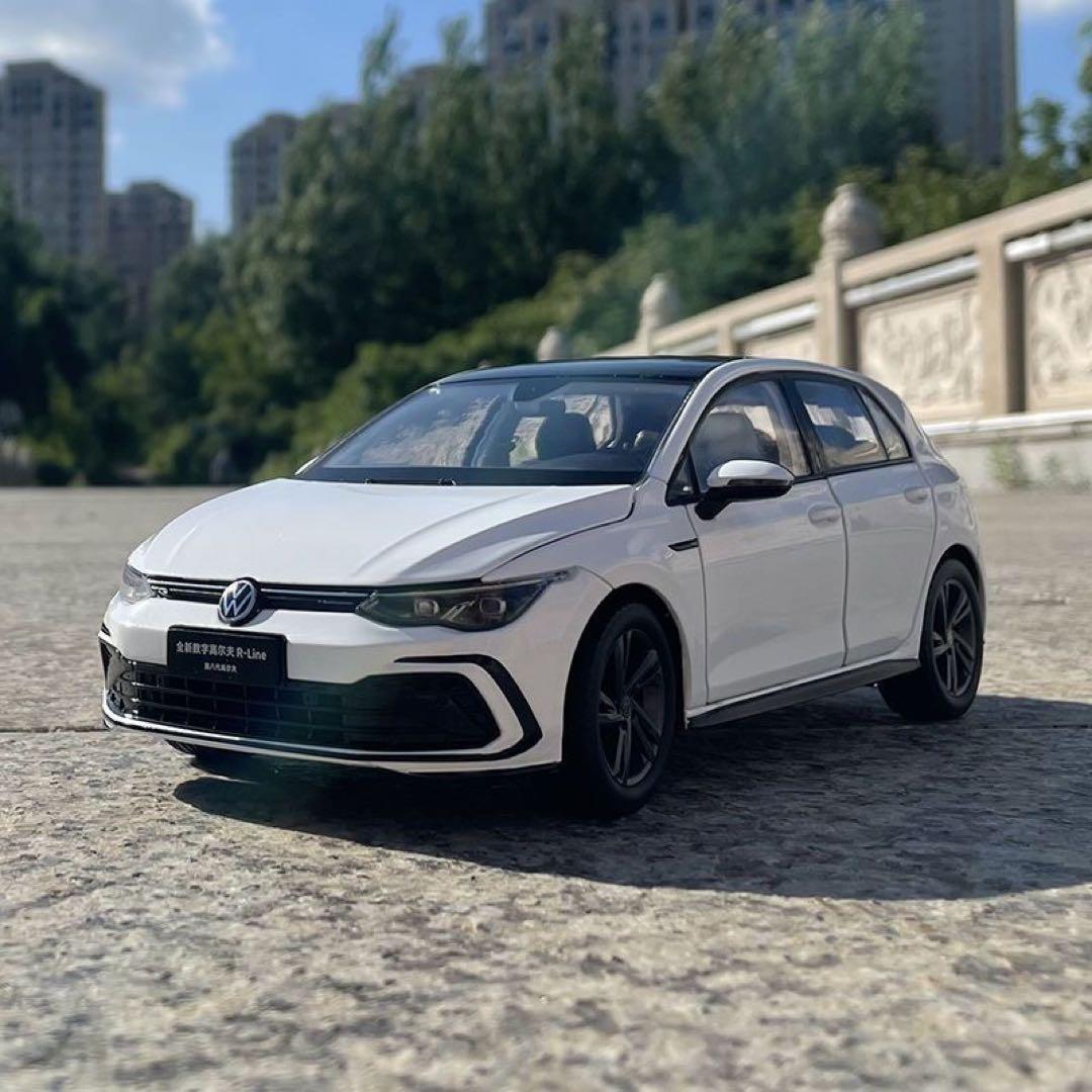 フォルクスワーゲン特注の1/18スケールモデル、GOLF Mk8 海外バージョン