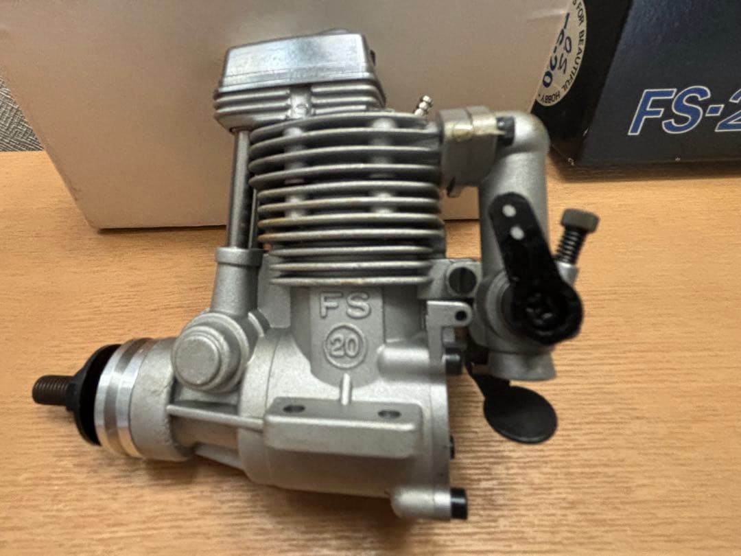 O.S 飛行機用4ストロークエンジン　FS-20 【未使用】希少品