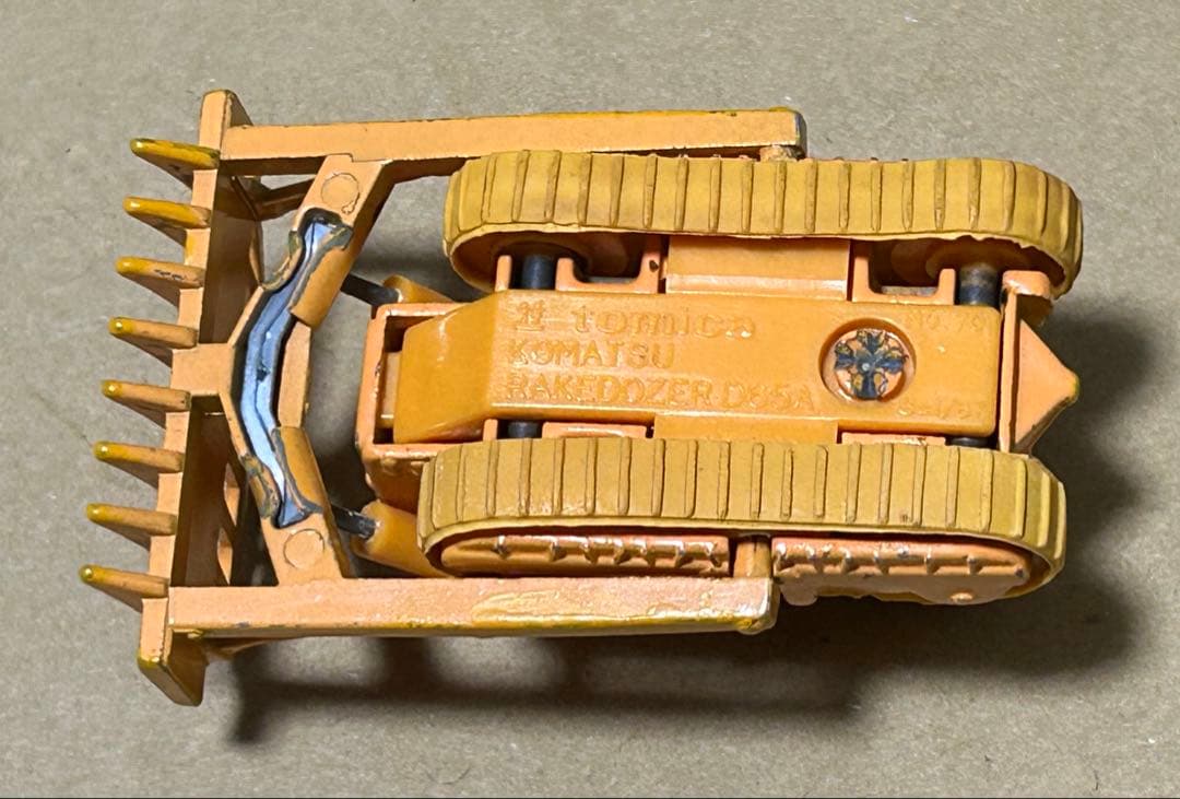 トミカ 小松 D65A レーキドーザ