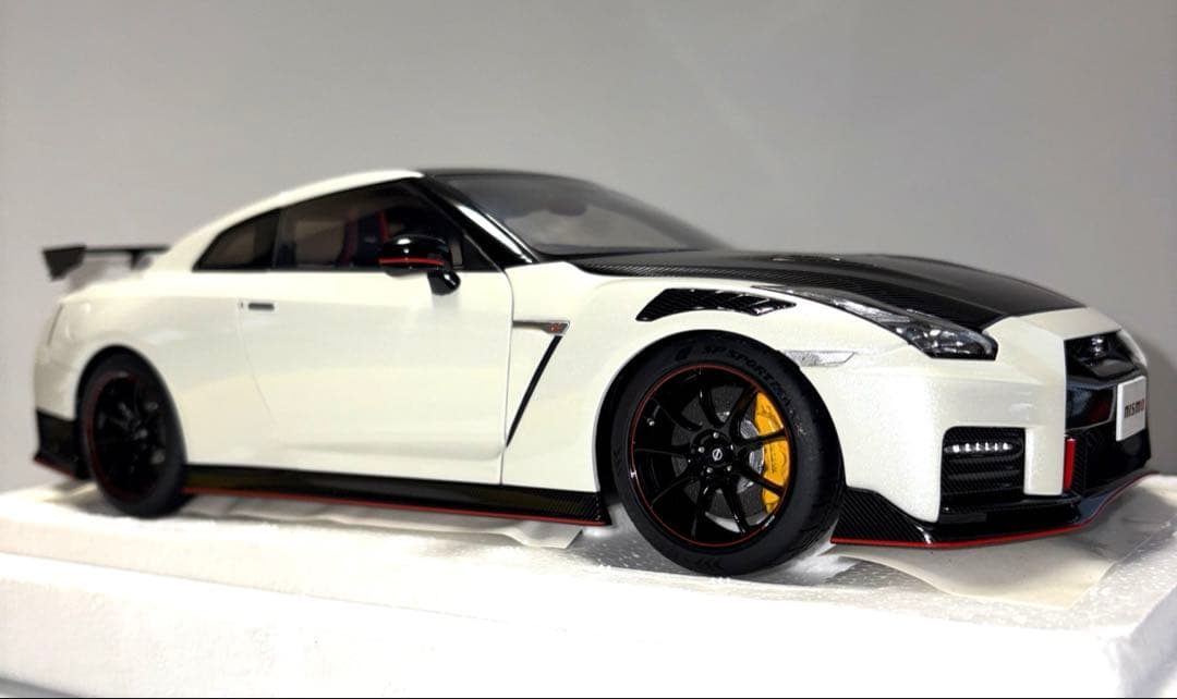 オートアート NISSAN GT-R(R35) 1/18 ニッサンGT-R