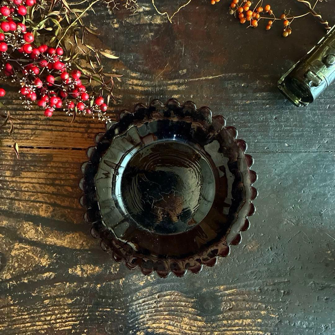 骨董　時代ガラス　古渡り　蓮弁　プレス　超希少　葡萄茶色　中皿　プレート　１客