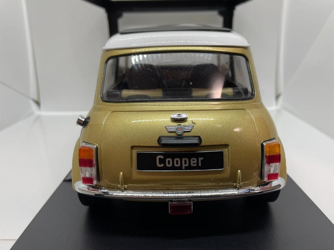 305-035 KK 1/12 ミニ クーパー Sunroof LHD