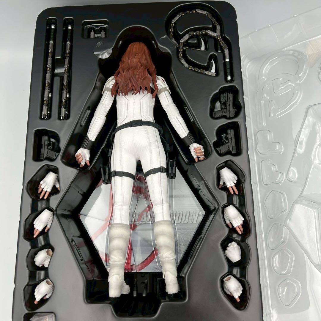 ホットトイズ　1/6　フィギュア　ブラックウィドウ　スノースーツ　アイアンマン