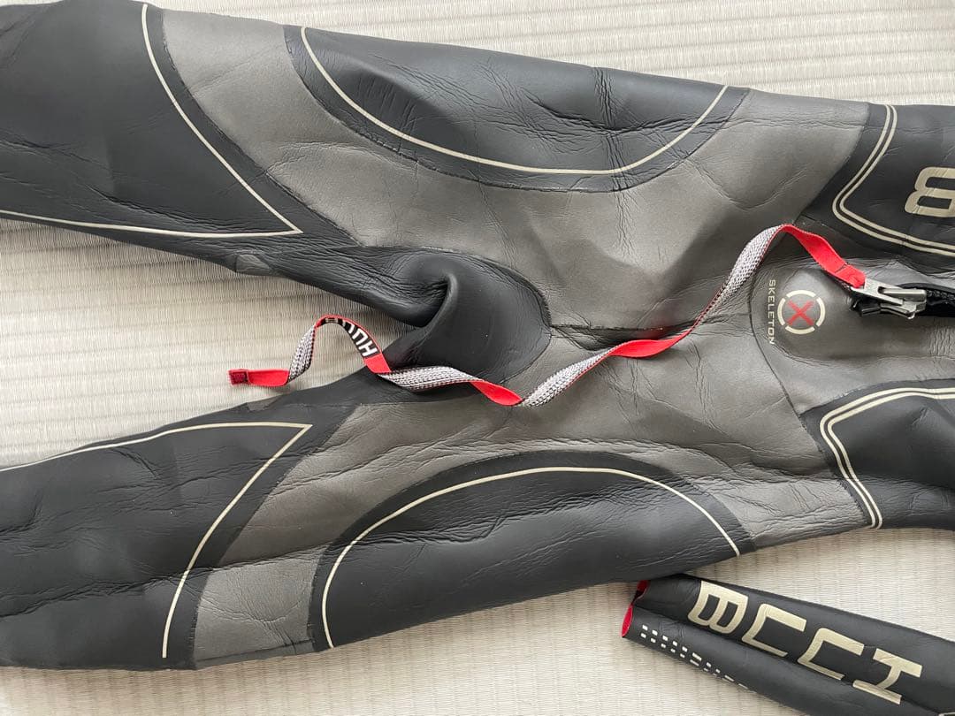 おとひと HUUB ウェットスーツ ML ブラック/レッド